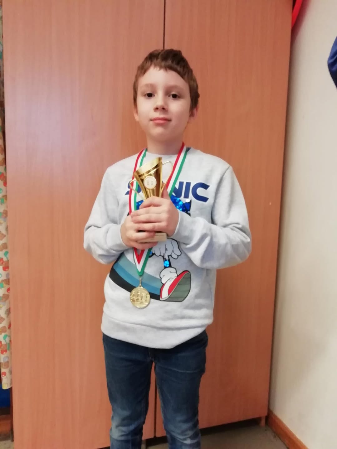 Sallai Dávid 2.a osztályos tanulónknak, aki ismét sakkversenyt nyert! X. Ádám György Emlékverseny - egyéni amatőr gyermekversenyen I.helyezett!