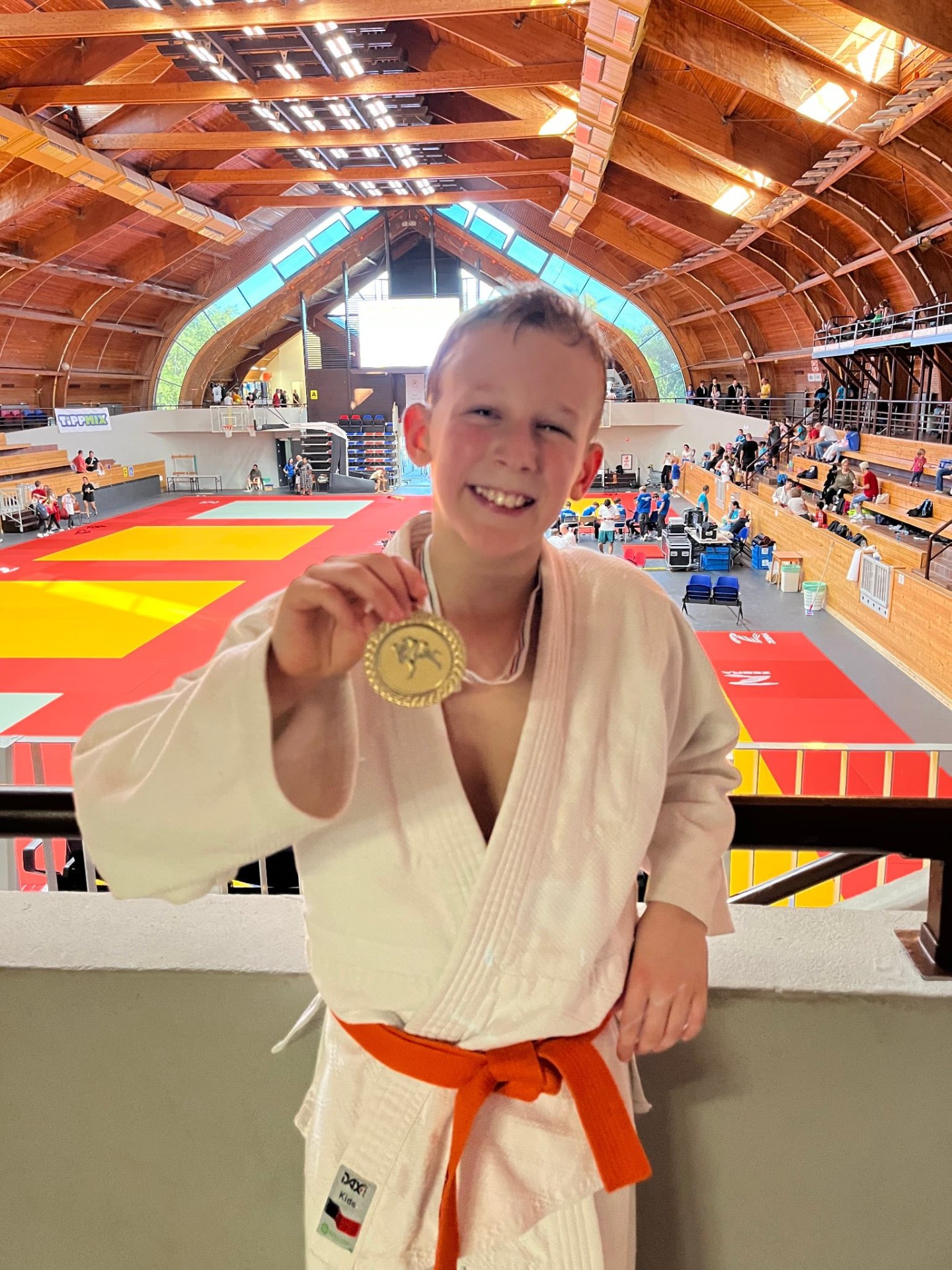 Gyökeres-Török Marcell megint versenyzett! XLIV. Atom Kupa, Paks Típus: országos rangsor verseny- meghívásos nemzetközi verseny Időpont: 2025.09.20. Kategória:Diák B, -38 kg Marci aranyérmet szerzett.