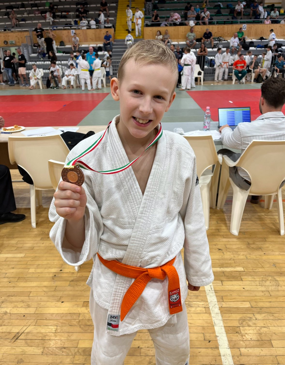 Gyökeres-Török Marcell , 5.a osztályos tanulónk.XXVI.   Tóth Péter emlékverseny Eger   Típus: országos rangsor verseny  Időpont: 2025.09.13.  Kategória:Diák B, -38 kg   Marci bronzérmet szerzett.