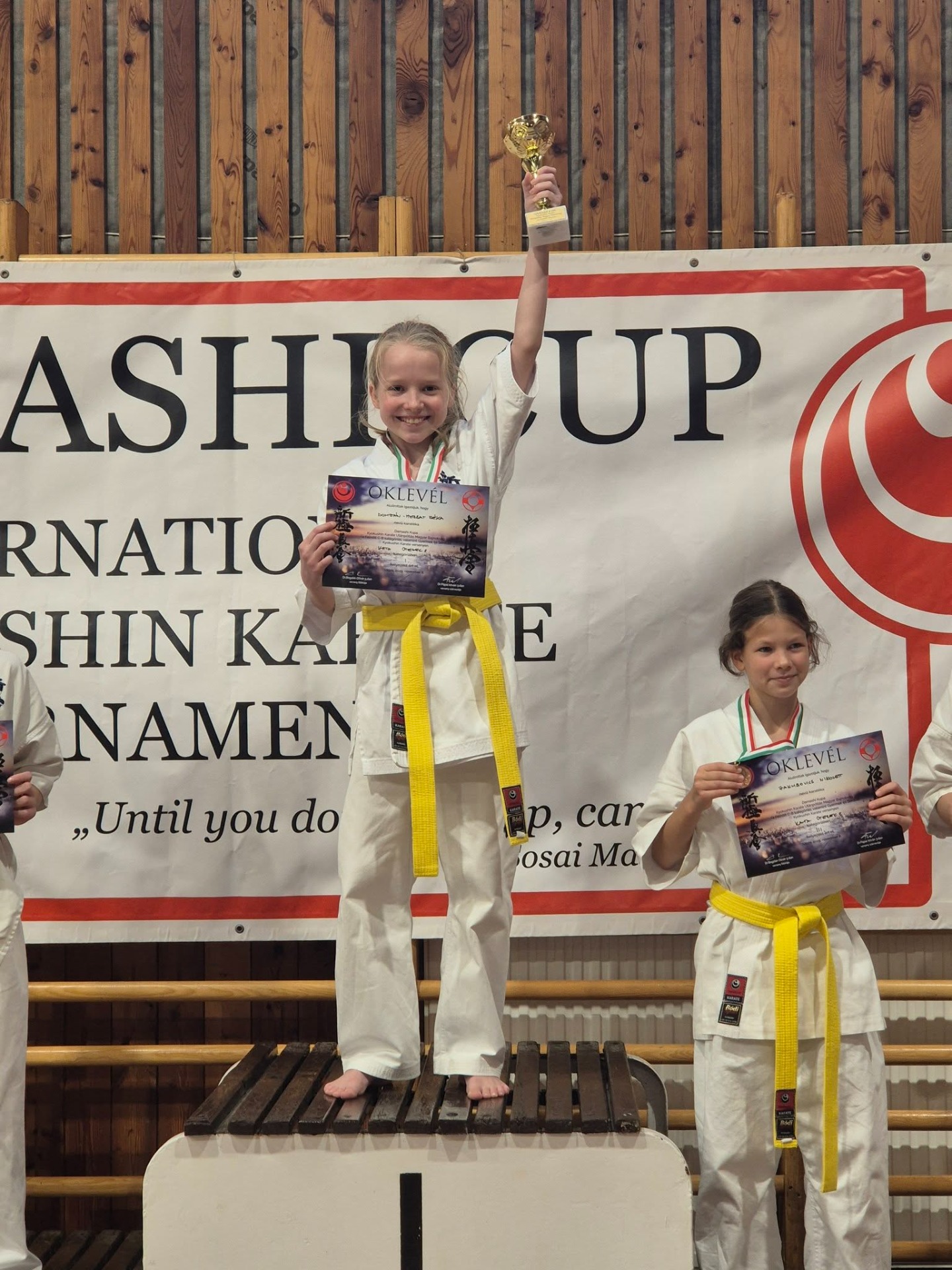 Domján-Herbat Réka a siklósi Shinkyokushin Karate Utánpótlás Magyar Bajnokságon. Formagyakorlat:  1. hely, bajnok